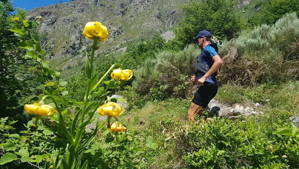 RECORD GR10 🔥
Erik CLAVERY ambassadeur Meltonic est le nouveau recordman du #GR10 traversée des #pyrenees !
900km et 55 000m D+ 🏃↗️ pour un temps incroyable de 9 jours, 9h et 30mn, soit 3 jours d'avance sur l'ancien chrono 🏆🐝🍾
Bravo à lui 👏👏 <a href="/ENDU_MAG/">Trails Endurance Mag</a> <a href="/trailrunnermag/">Trail Runner</a>