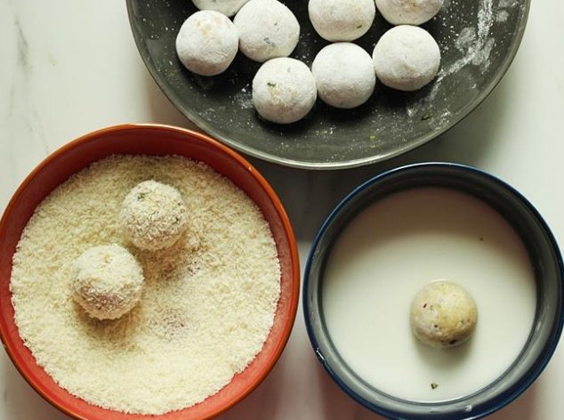 mold the mixture in ball-shape. dip each ball in flour then roll it in bread crumbs.