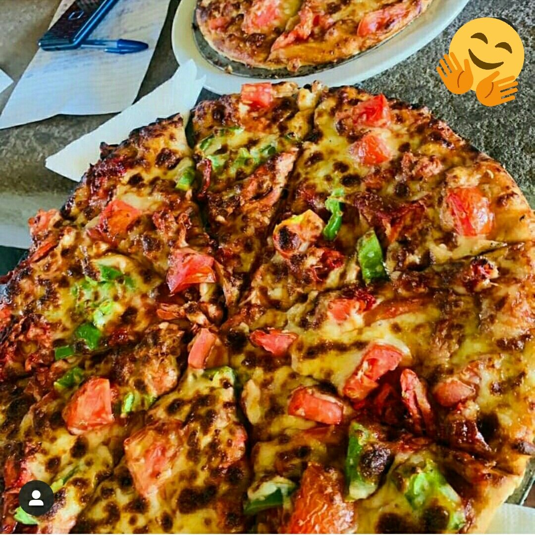 Levels_Ug's tweet photo. Don't bother yourself in this weather. Let us handle your breakfast, lunch and dinner with our amazing #PIZZA offer  all day today!
#LevelsKitchenNow #pizzaoffer #pizzathursdays https://t.co/awg9vt010A
