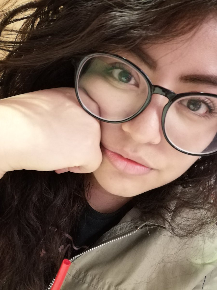iGen__e's tweet photo. No le hice caso a Griz e intenté cambiar al mundo...
Sólo obtuve: el peor cumpleaños de la vida/ también se enojaba si hablaba no sólo con amigas, con compañeros de trabajo 
Háganle caso a Griz, nunca se dejen apagar por nadie! ❤️
Afortunadamente todo terminó y ahora soy feliz ✨ https://t.co/UY8BKMvzn3