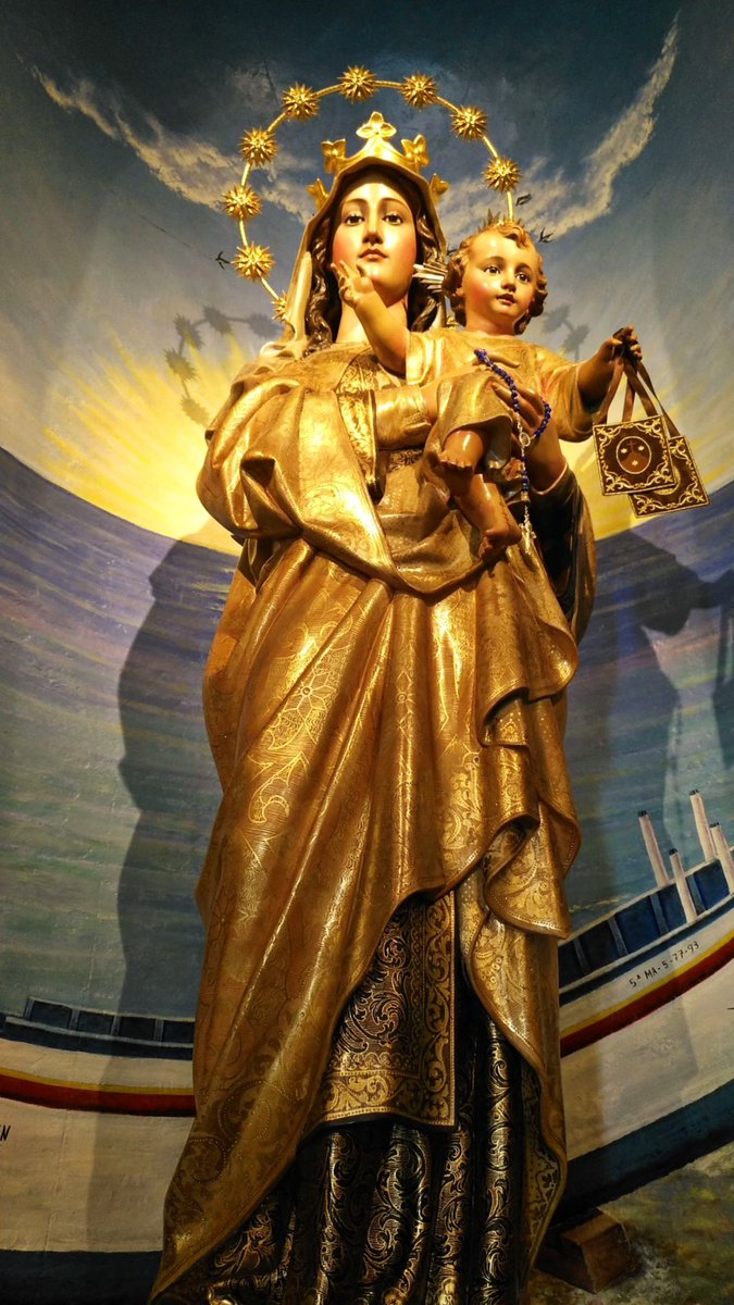 Que la celebración de hoy en homenaje a la #VirgendelCarmen sea estar en casa compartiendo y reflexionando esta devoción en familia valorando nuestras vidas. Virgen bendita, Madre de Dios y Madre nuestra, bendice con tu santo escapulario a nuestra patria que implora a tu hijo🙏