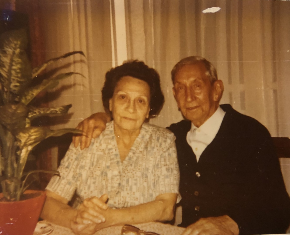 MERCI ÉTERNEL à Rose et Désiré Dinanceau qui cachèrent ma mère et mes grands-parents, au péril de leur vie, dans un débarras de six mètres carrés, pendant 2 ans et 1 mois, à partir du 16 juillet 1942 (à Paris, 209 rue Saint-Maur). Ils sont l'Honneur et la Grandeur de la France.