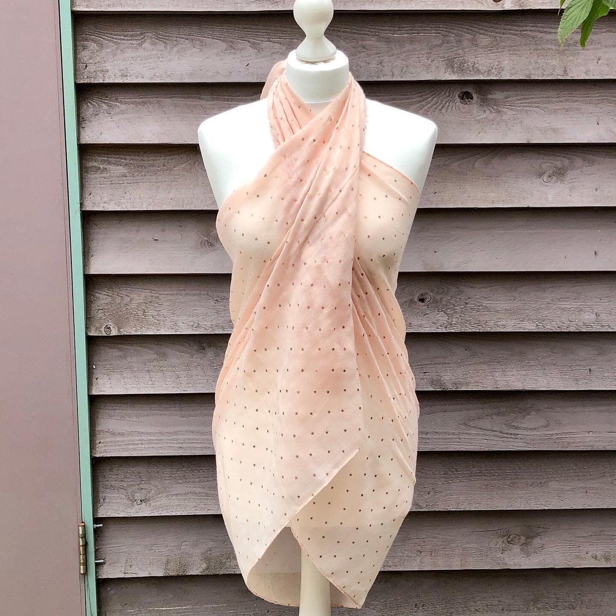 julesandgemsuk's tweet photo. Versatile and super soft this beautiful gold metallic star scarf can be worn in so many ways, we love the fact that it also doubles up as a sarong bringing a whole new meaning to traveling light 🌟
#metallicscarves #scaves #sarongs #julesandgemsuk https://t.co/gI5LN0rHSB
