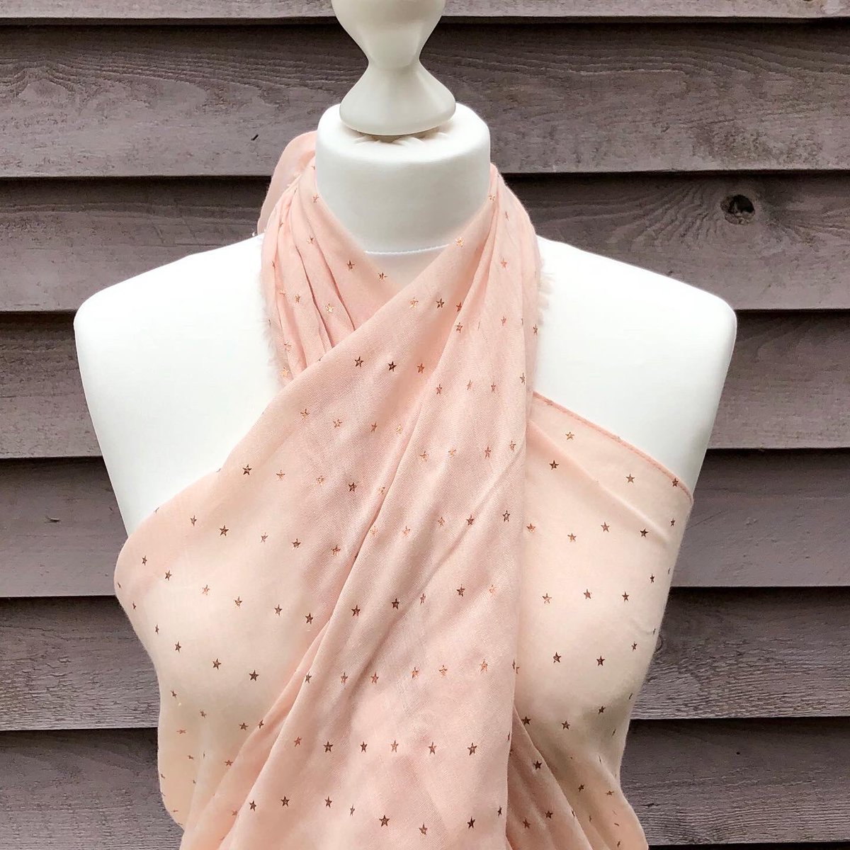 julesandgemsuk's tweet photo. Versatile and super soft this beautiful gold metallic star scarf can be worn in so many ways, we love the fact that it also doubles up as a sarong bringing a whole new meaning to traveling light 🌟
#metallicscarves #scaves #sarongs #julesandgemsuk https://t.co/gI5LN0rHSB