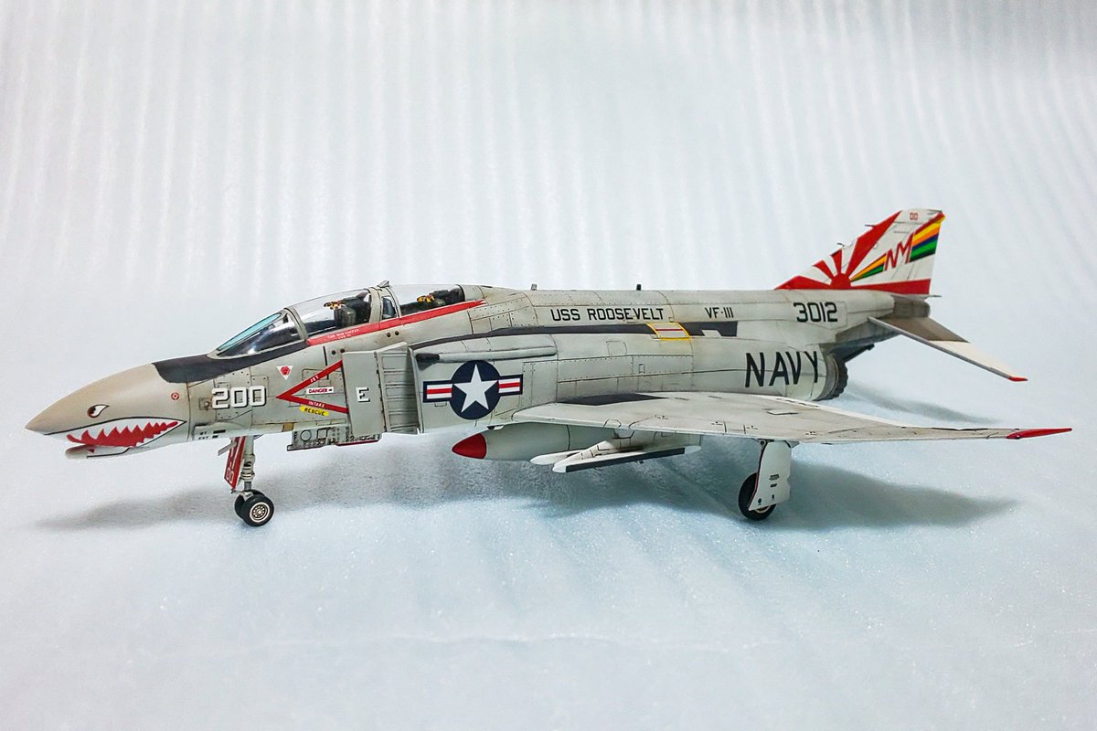 Hawks45phantom's tweet photo. 1/72 F-4NファントムⅡ(ハセガワ)
一応、完成!(とします😅)
20年振りのプラモデル作りは、いろいろと失敗もありましたが、なか���か楽しかったです。
梅雨時期の長雨とコロナの影響で自宅で過ごす事が多くなった中、いい息抜きとな���ました。
#複座機祭り
#VF111 https://t.co/ZuQAKB3Lvu