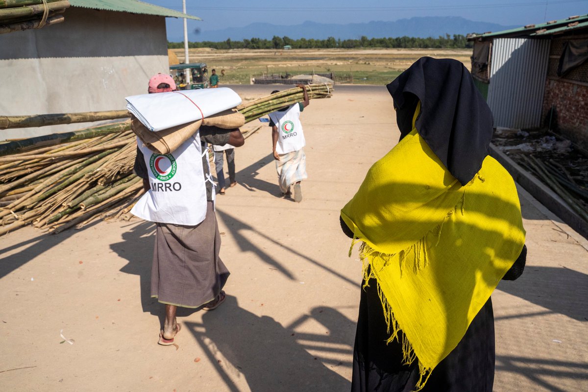 RohingyaResp's tweet photo. As monsoon heavy rains continue in Cox’s Bazar 🇧🇩, Shelter/NFI Sector partners are providing emergency shelter assistance to affected #Rohingya #refugee households including household-level support to Rohingya older persons without caretakers.

📸@DRC_ngo 
📸@saikatMojumder /ISCG https://t.co/UjLGClP5vd