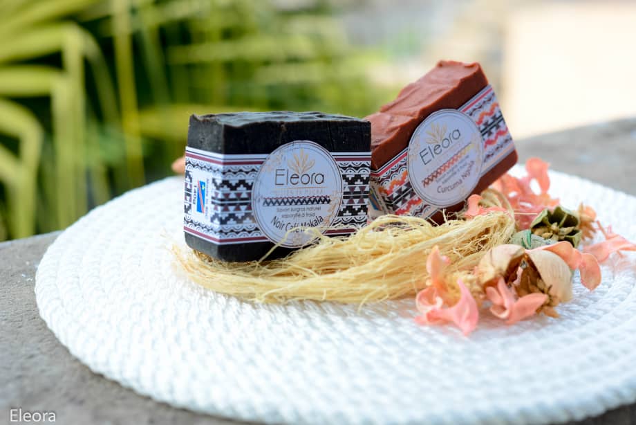 YaBisoPonaBiso's tweet photo. #KINSHASA 🇨🇩 [Facebook]
Eleora Cosmétique, une savonnerie congolaise qui produit des savons 100% naturels pour le bien-être de la peau particulièrement et de la santé en général.

Les savons :
- curcuma ngola
- curcuma miel
- noir café
Etc.
#YABISOPONABISO 🇨🇩
#ConsommonsCongolais https://t.co/B6CpZyL8IP