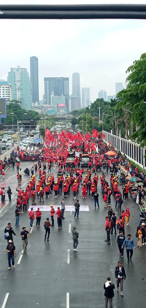 AksiLangsung's tweet photo. JEGAL SAMPAI GAGAL!!

#GagalkanOmnibusLaw https://t.co/wDPjlfHTHU