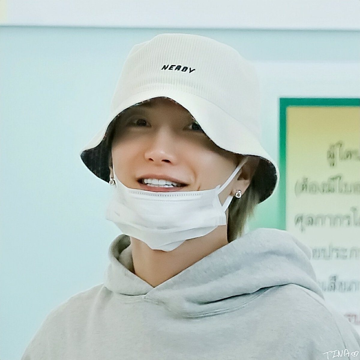 오늘 날씨가 너무 좋아요☀️
오늘 날씨처럼 오빠도 환히 미소짓는 하루가 되기를😊☀️
행복한 하루되세요~😆❤
(오늘은 닭먹는날!!🍗🍗 맛있는거 먹고, 에너지충전하기!!😆😆💗)
#이특버블