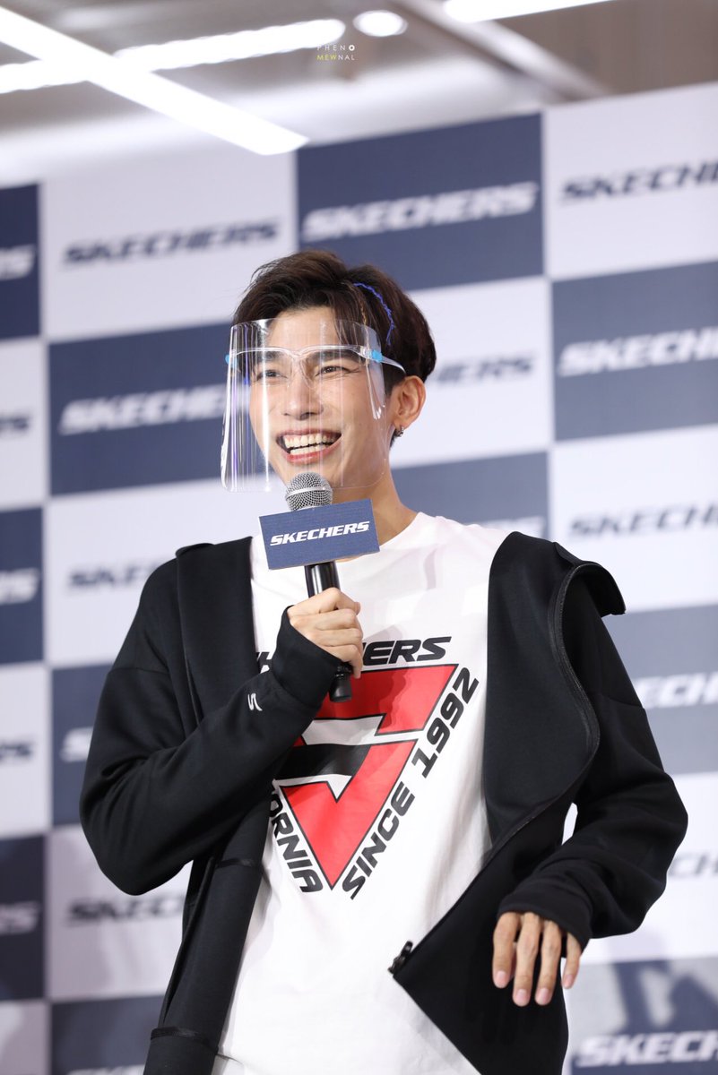 ยิ้มนี้ที่รอคอย~~   #MEWxSKECHERS