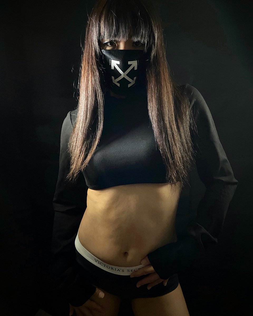 WODDYFUNK's tweet photo. Keep your distance and Wear a mask.
ある意味アングロサクソンから批判
出たVirgil Ablohの作ったマスクを
着用したかった。
日本は完売だからイタリアから来た
#keepyourdistance
#wearamask
#offwhite
#virgilabloh
#offwhitemask
#victoriassecret
#pumafenty
#泪橋soulkitchen
#sergiomutostyles https://t.co/NT0TnZEaZl