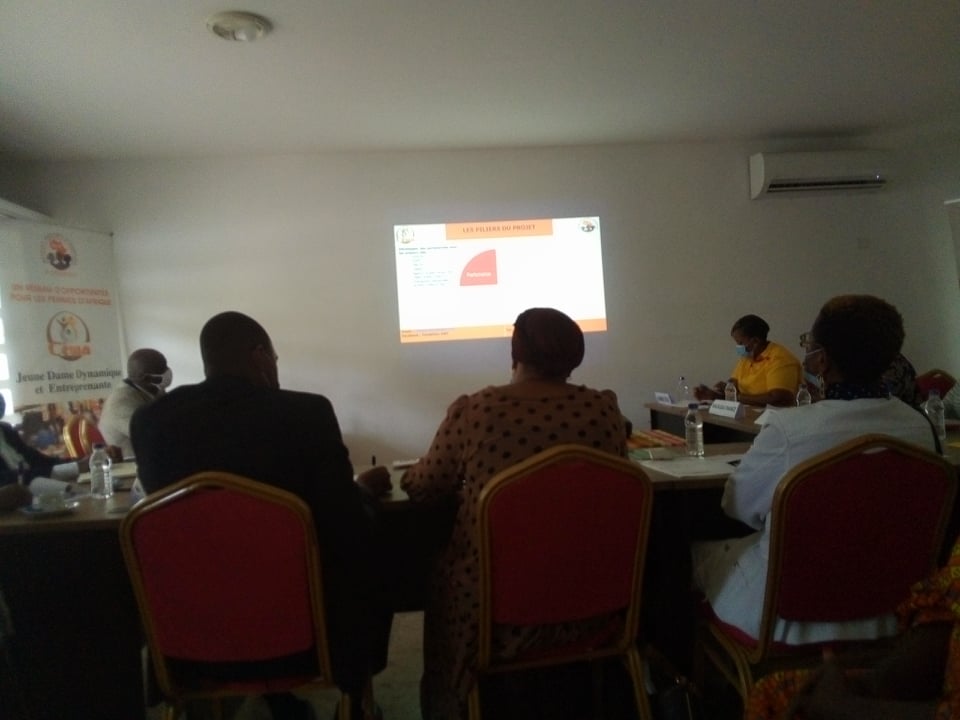 AwiFondation's tweet photo. Depuis sa phase pilote(Mai 2019- Octobre 20219) la fondation a accompagné 25 femmes issues de 6 communes d'#Abidjan: Attécoubé,Cocody, Treichville, Marcory ,Williamsville et Abobo.
rappel,la fondation compte accompagner 25000 femmes dans le cadre de #Cewa
#femmes #Autonomisation https://t.co/CdlKHYjAUn