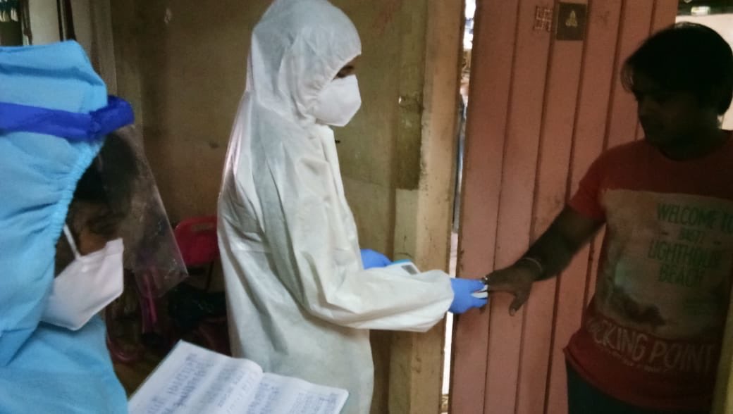 PrashantNGaikwd's tweet photo. @mybmcWardD started house to house fever & oxymeter screening at high tise buildings along with swab collection to identify cases at early stage. Also started swab collection facility at JSS school Nana chowk free of cost for all residents. #InThisTogether @NepeanSeaRoad https://t.co/UMt30XrHvk