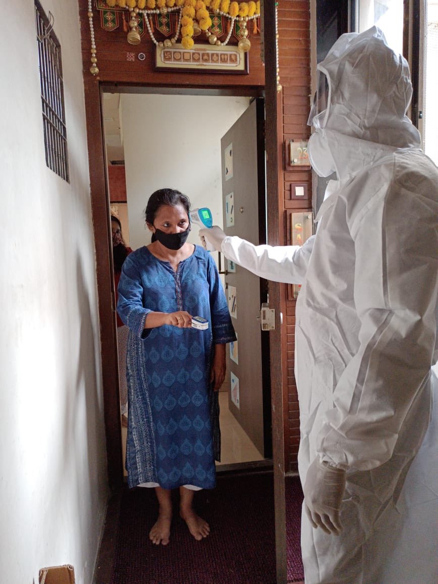 PrashantNGaikwd's tweet photo. @mybmcWardD started house to house fever & oxymeter screening at high tise buildings along with swab collection to identify cases at early stage. Also started swab collection facility at JSS school Nana chowk free of cost for all residents. #InThisTogether @NepeanSeaRoad https://t.co/UMt30XrHvk