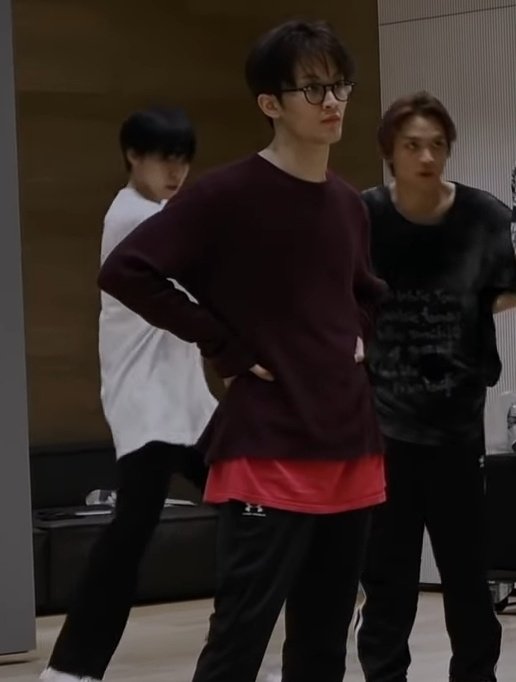nct_127's tweet photo. mark looks so cute with glasses ^_^ https://t.co/wkGGrJ1ZMM
