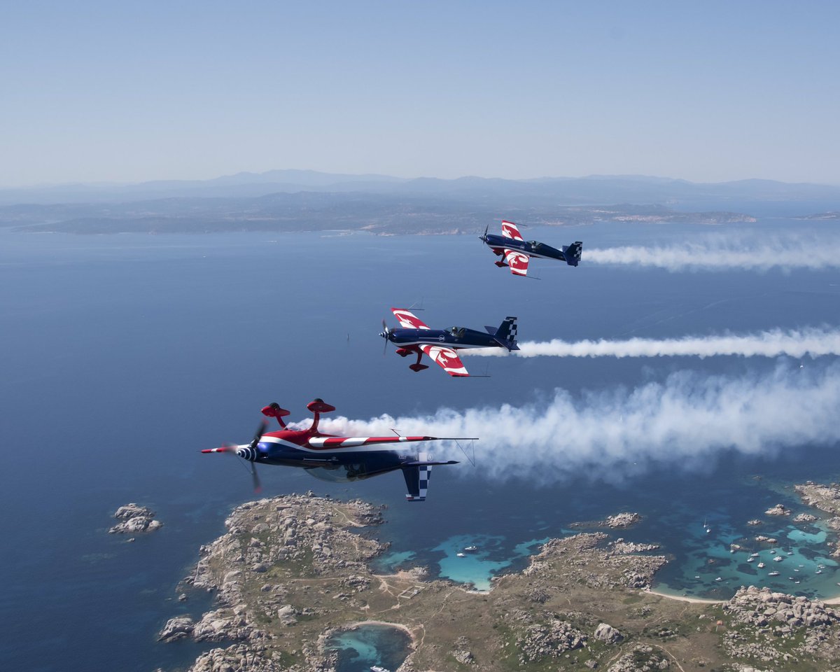 15Athos's tweet photo. @PAFofficiel poursuit sa tournée de soutien au Français et en particulier aux soignants; @EVAAofficiel prépare ses avions pour son stage équipe de France pour la semaine prochaine.
Engagée, au service de la nation et de l’excellence, @Armee_de_lair mobilise ses ambassadeurs https://t.co/FWR5y7cjar