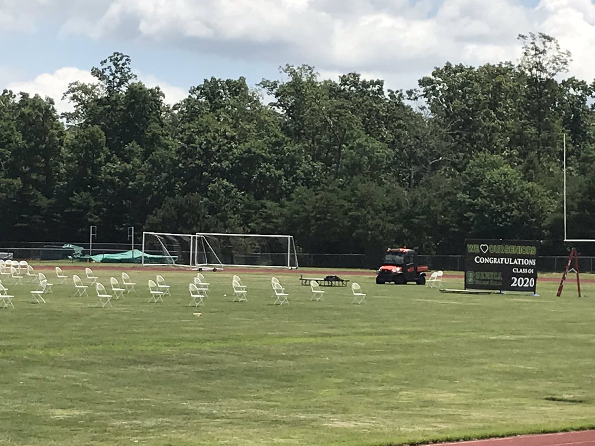 SenecaFamily's tweet photo. It’s graduation day 🎓! We can’t wait to see our #SenecaFamily  @seneca_2020 tonight! 💛💚 https://t.co/jU0dgfbDoG