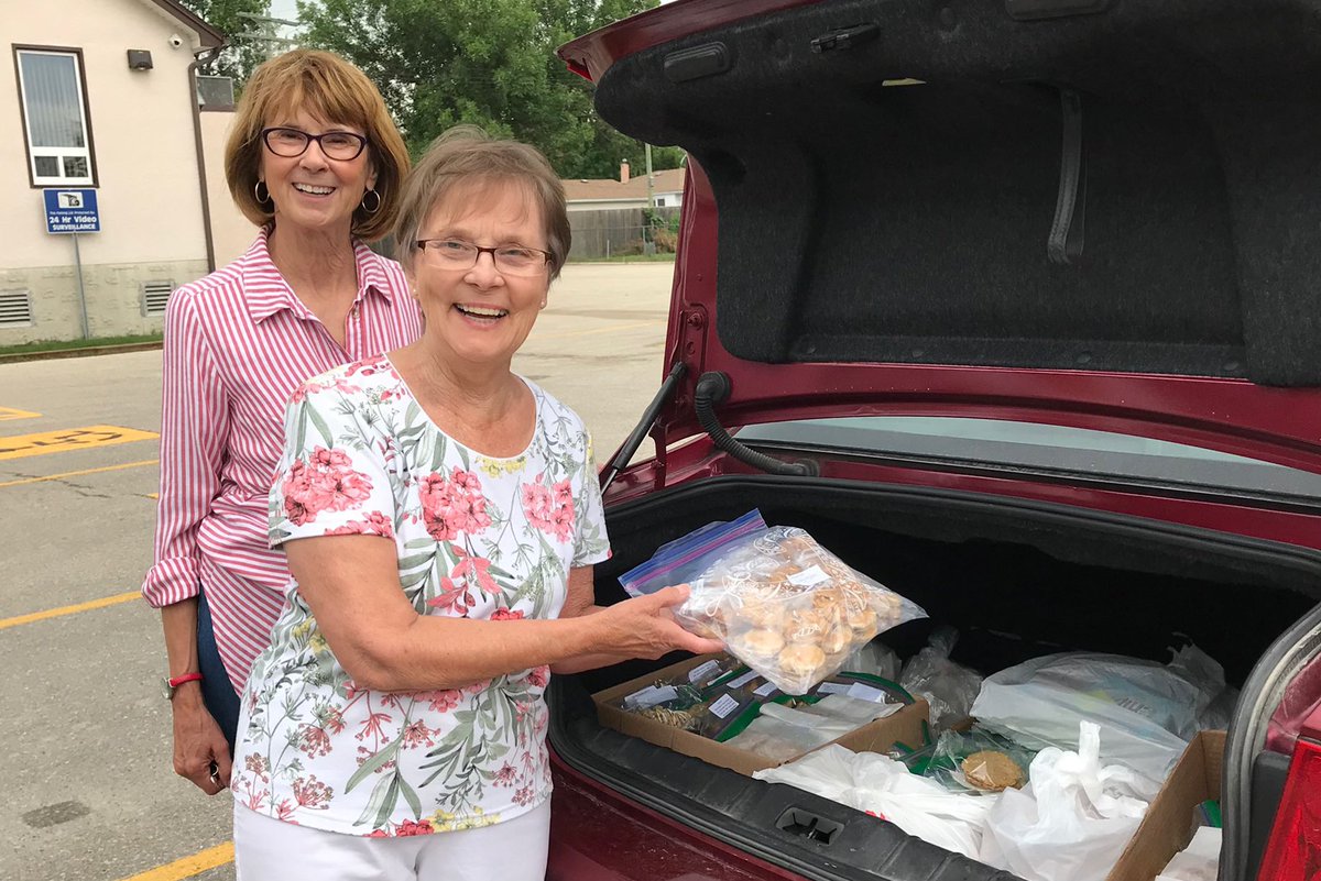 PrairieSpiritUC's tweet photo. A trunk full of cookies!!!
Another great response by our cookie bakers!

We have decided to provide cookies for West Broadway and St. Matthews-Maryland Community Ministry (@1JustCity).

Read more: https://t.co/npvt3fQ77X https://t.co/gTCgGptBEm