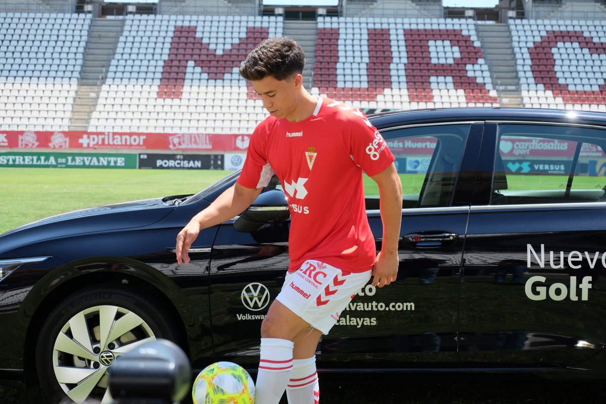 realmurciacfsad's tweet photo. PRESENTACIÓN JUNIOR | 📸 Disfruta de las mejores imágenes de la presentación de @__juniormm como jugador del #RealMurcia en el #Estadio #EnriqueRocadeMurcia con @NELVAUTO 
👋 #HolaJunior https://t.co/8ulZmBK8Q0