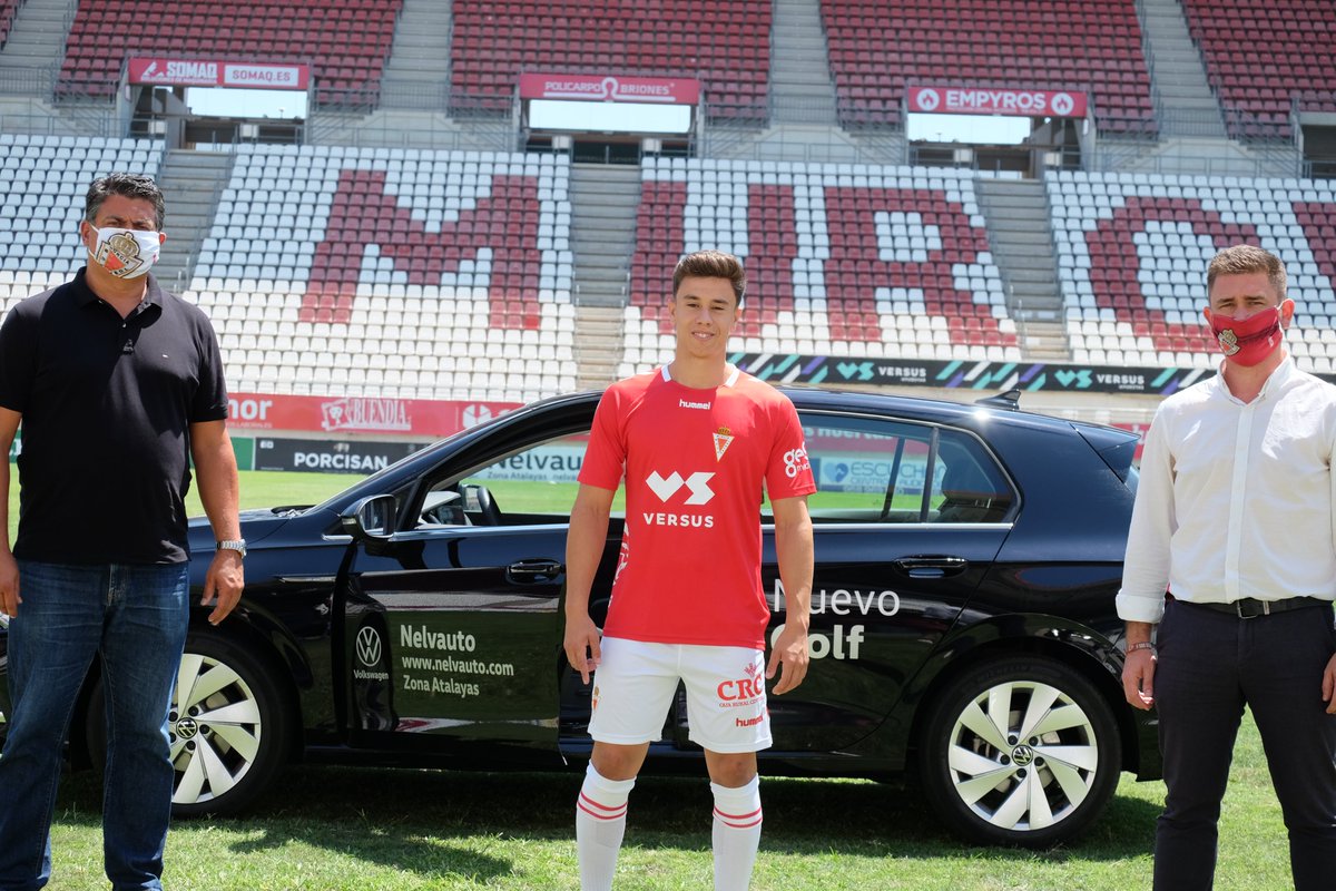 realmurciacfsad's tweet photo. PRESENTACIÓN JUNIOR | 📸 Disfruta de las mejores imágenes de la presentación de @__juniormm como jugador del #RealMurcia en el #Estadio #EnriqueRocadeMurcia con @NELVAUTO 
👋 #HolaJunior https://t.co/8ulZmBK8Q0