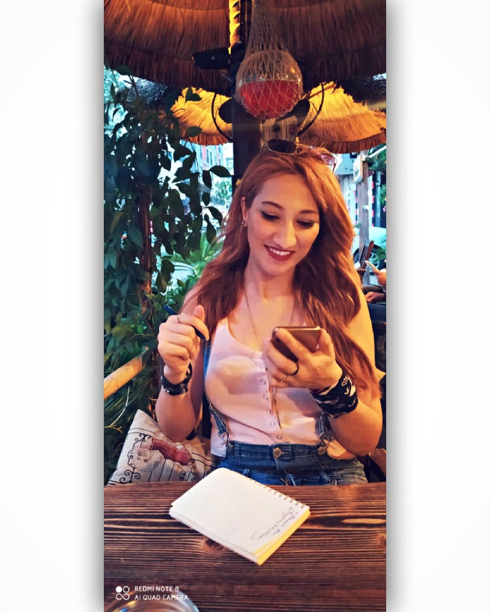 GamzeOgutgenol's tweet photo. "Gülümse, hadi gülümse
bulutlar gitsin..."
#ModaCafe
Arşiv, Temmuz 2020
Çizim: @MertGltkn1 https://t.co/RZPn8uKsG9
