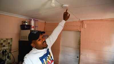 IgniteLabSA's tweet image. Khayelitsha man installs smokealarms in shacks

Our first communal Project in Khayelitsha.

dailyvoice.co.za/news/khayelits…

#Savelives 
#COVID19 
#thursdaymorning 
#electronics 
#electricity 
#firefigher 
#TechnologyBusiness 
#InnovationForEquity