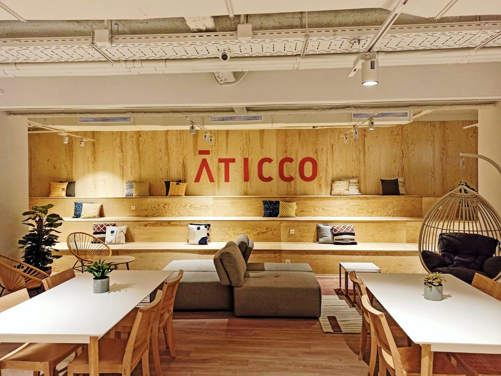 AticcoWorkspace's tweet photo. ¡Aterrizamos en la capital! Así luce #AticcoMadrid 😍con 2.260 metros cuadrados y una capacidad de 300 personas. Te esperamos en María de Molina 39, ¿te unes? 👐
#coworking #spacework #coworking #coworkingspace #office https://t.co/LxZshFCvkM