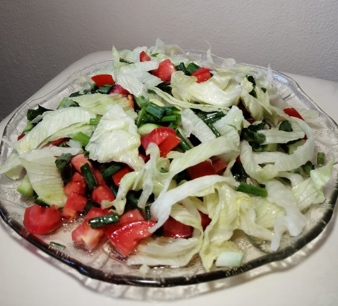 FTarifleri's tweet photo. Diyet yapanlara duyurulur😲📢 Pratik 🥗'MEVSİM SALATA' 🥗
Tarifi için; Facebook: 👇FEVKALADE YEMEK TARİFLERİ👇
https://t.co/yNHD3VLMut
#GreenSalad #Salata #Mevsimsalata #DiyetSalata #SağlıklıYaşam #Makarnasalatası #Diyet #Diyetisyen #İstanbul #Sebzeler #Trend #Keşfet #Çobansalata https://t.co/NjPLvz2K1q