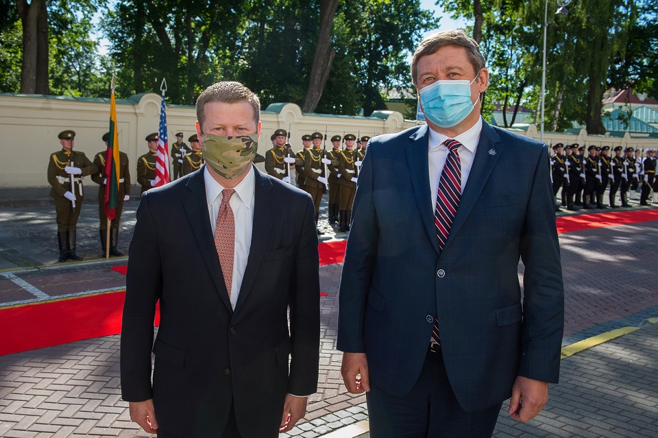 Lithuanian_MoD's tweet photo. 'US 🇺🇸 is our strategic partner providing deterrence &amp; security in the #Baltic region. We do and will provide conditions for our Allies &amp; upcoming US rotation troops' said 🇱🇹 DefMinister Karoblis to 🇺🇸 Army Sec McCarthy during the visit in Lithuania🤝
More https://t.co/yqACwquyF3 https://t.co/Tmp0VOQbPs