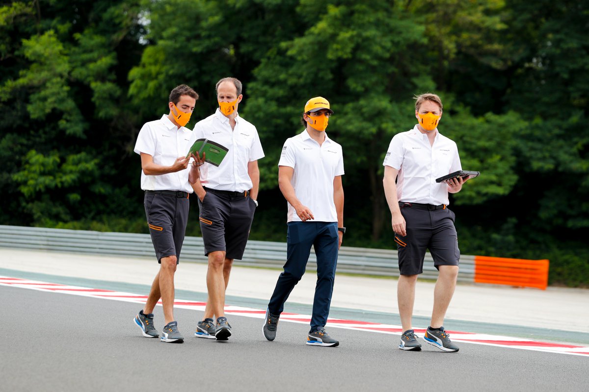 McLarenF1's tweet photo. 🚶🚶🚶🚶

#HungarianGP 🇭🇺 https://t.co/bexTp2lHTF
