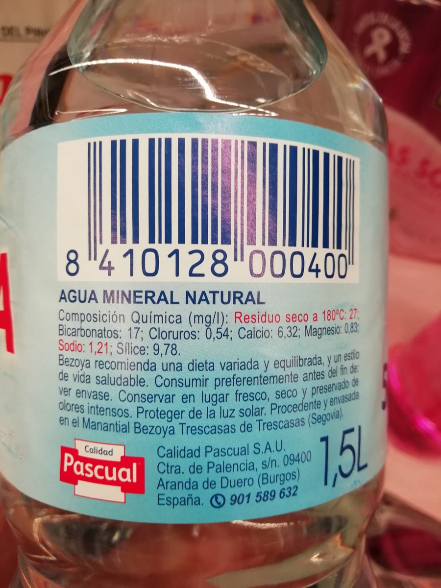 Comparando marcas de #AGUA mineral: #Bezoya y Solan de Cabras. Gana Bezoya,  menos sodio y menos calcio...ideal para el riñón. Más saludable.