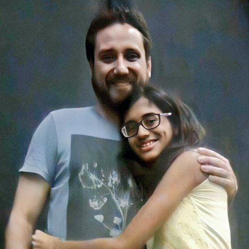 minhafortalezlg's tweet photo. na primeira foto tinha 14 anos e na última 18. hoje faço 19, e em mais um ano de vida você é a minha trilha sonora. agradeço a Deus por te colocar meu caminho. obrigada por fazer parte da minha vida até aqui. amo você! 💙 https://t.co/KKELpfEcXl