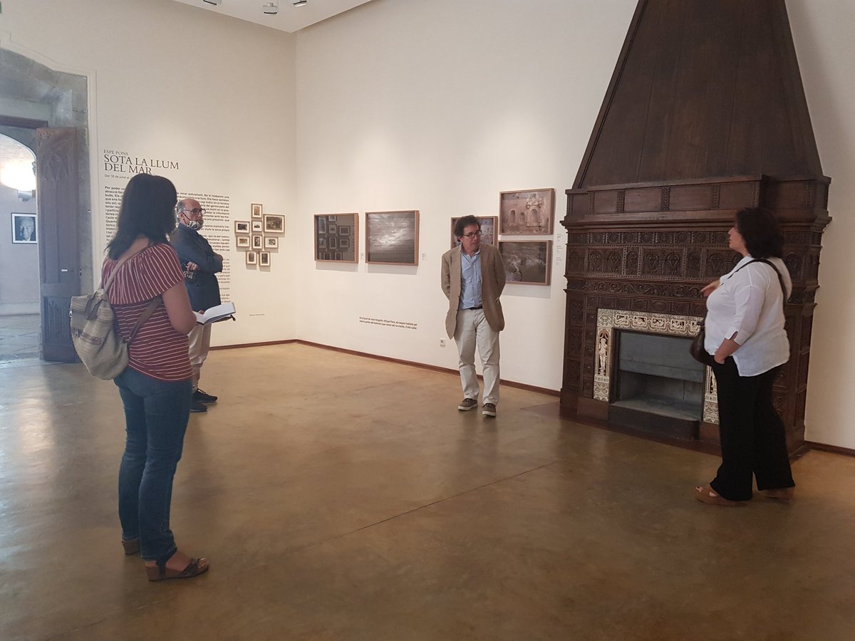 vilacasas's tweet photo. 🎙Aquest matí hem presentat davant dels mitjans les 4 noves exposicions del #MuseuPalauSolterra.
▪️#Sotalallumdelmar d'#EspePons
▪️#Territori de @Samuel_Aranda_
▪️#PremiFotografia2020
▪️#Goodtasteisoverrated d'#AlejandroMonge.
🥂Inaugurem aquest dissabte! https://t.co/VNmac3oZiZ