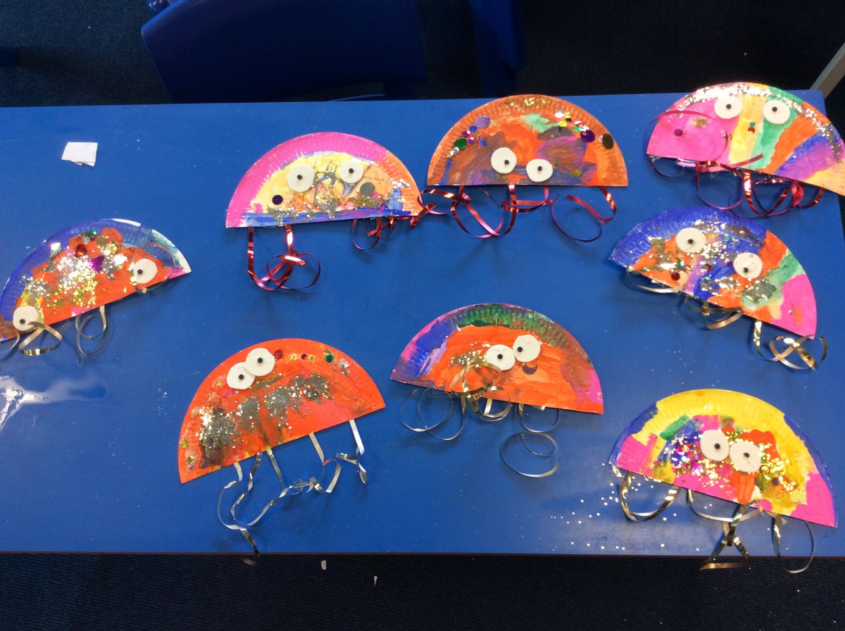 RectorySchool's tweet photo. Year 1 have enjoyed making these sparkly jellyfish this morning! This afternoon, it’s time for an indoor summer picnic with a live puppet show performed by the children! #rectoryprimary #summerfun #year1 https://t.co/znF5WeQOiP