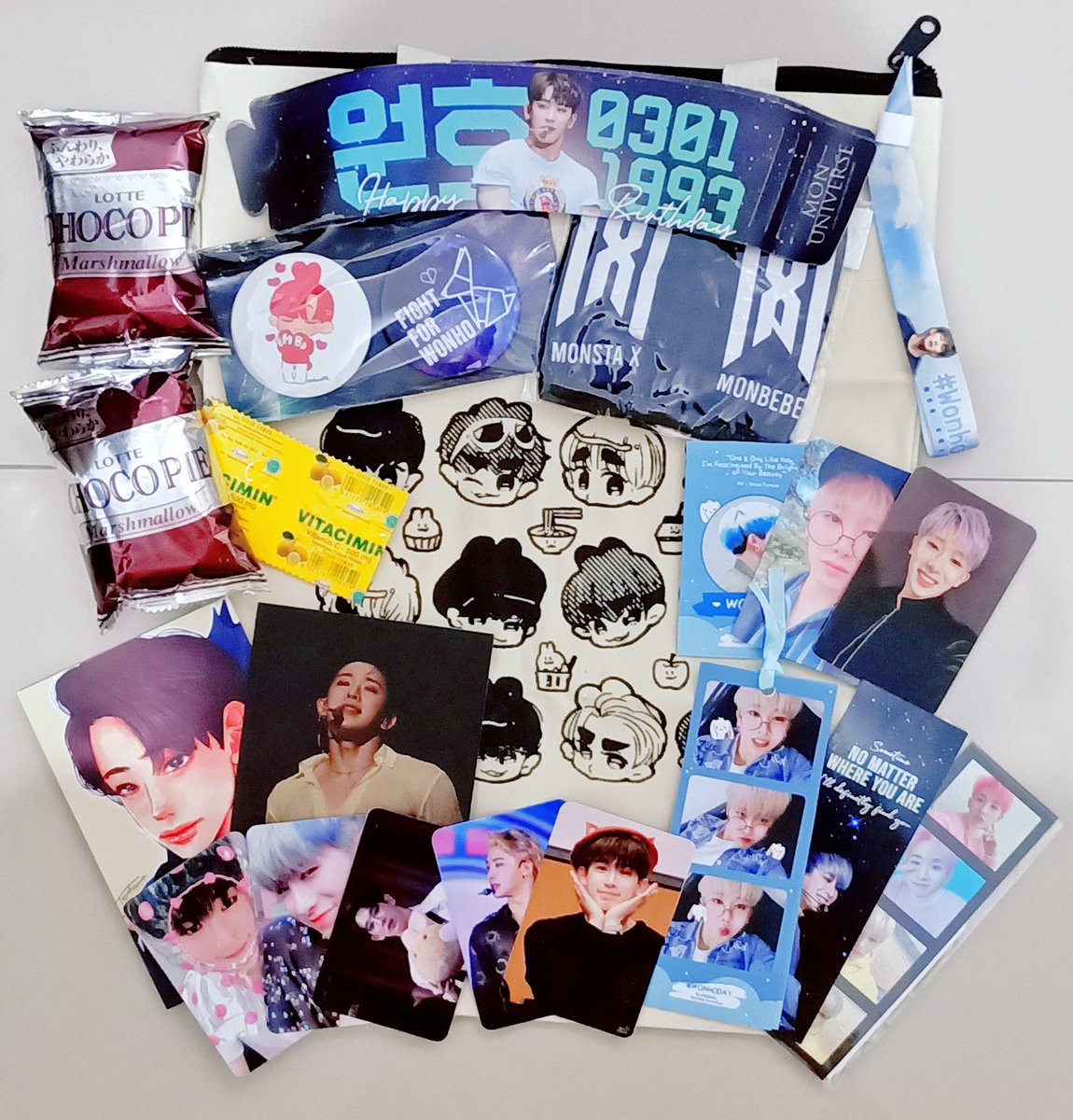 felizbluedaisy's tweet photo. Aaaaa thankyou so much @MonbebeSurabaya ♥️♥️♥️
Thats a lot of #monuniverse goodies !! ( I hope i have enough folder to store all of these 😳)
Eventhough the event is canceled bc current situation *sad*, i hope i can meet a lot of mbbs in another chance another event :) https://t.co/nDU1cruRnR