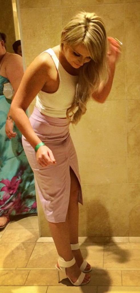Miss_Zoeyy's tweet photo. Who likes heels.  #findom https://t.co/KhF7wTtEXr
