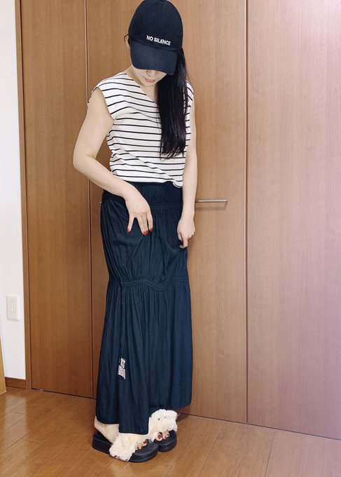 最悪だ&hellip;(&acute;Д`)ﾊｧ･･･ﾓｳﾀﾞﾒ････｡  スカート&hellip;裏表&hellip;逆に履いて&hellip;外歩いてた&hellip;恥ずかしすぎる。。。  ﾌﾞ━︎━︎━︎(;.;:&acute;;:.ﾟ;;.3;.;ﾟ;.;)━︎━︎━︎ｯ!!  아이구&hellip;깜빡했네ㅠㅠ