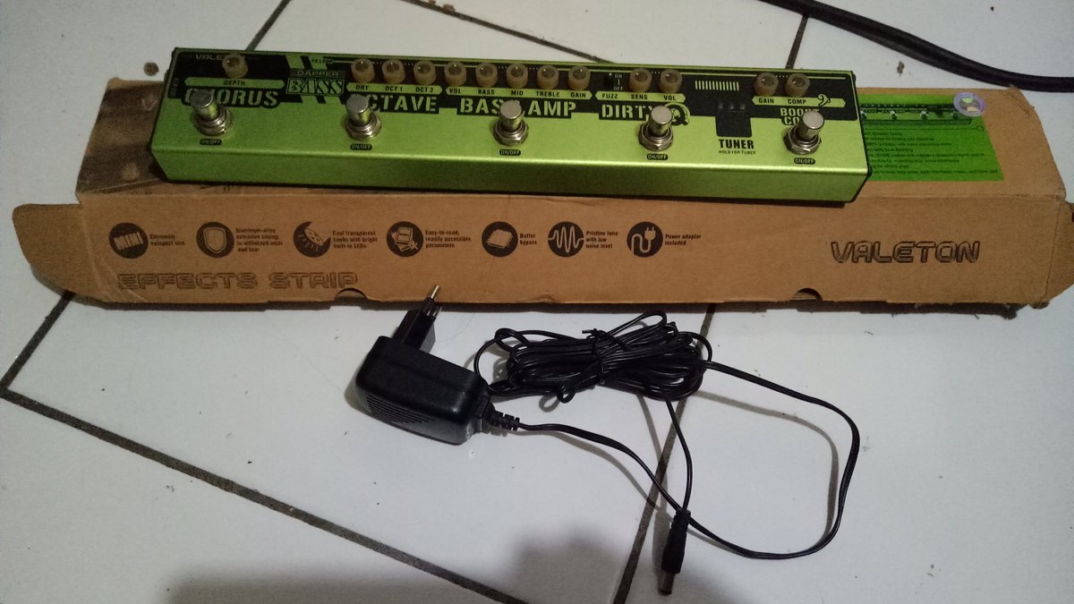 For Sale:
Valeton Dapper Bass Effect Strip.. Masih ada dos, power adaptor 12volt.. Buka harga 2jt masih bisa nego klo mau tanya yang lain2 silahkan hubungi no: 081241517716
Terima kasih..
