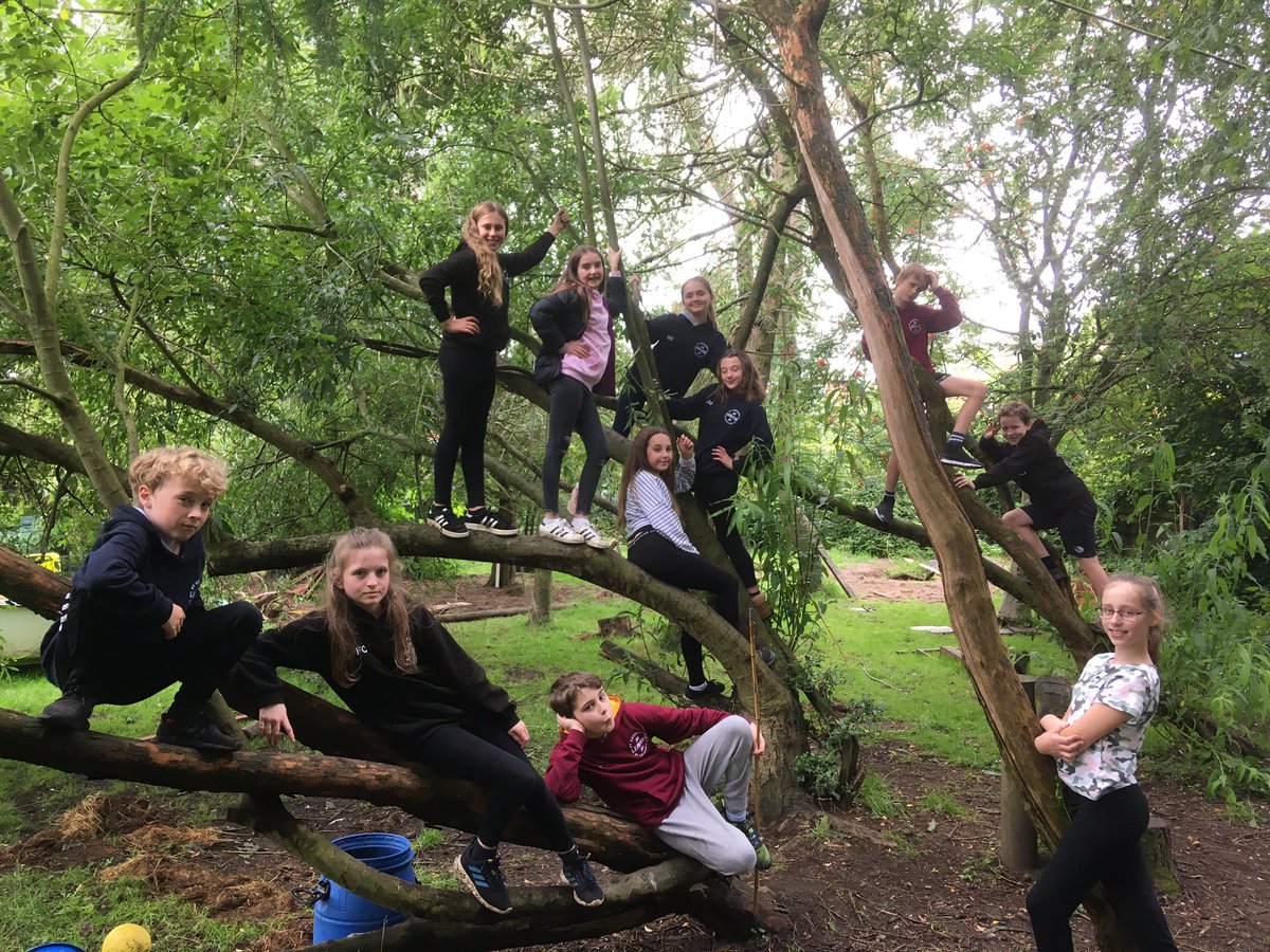 St_Gregorys_RC's tweet photo. Year 6s last ever lunchtime playtime at St Gregoryโs #happynsad #theyarestgregorys #proudofthemall https://t.co/agU8I40qeb