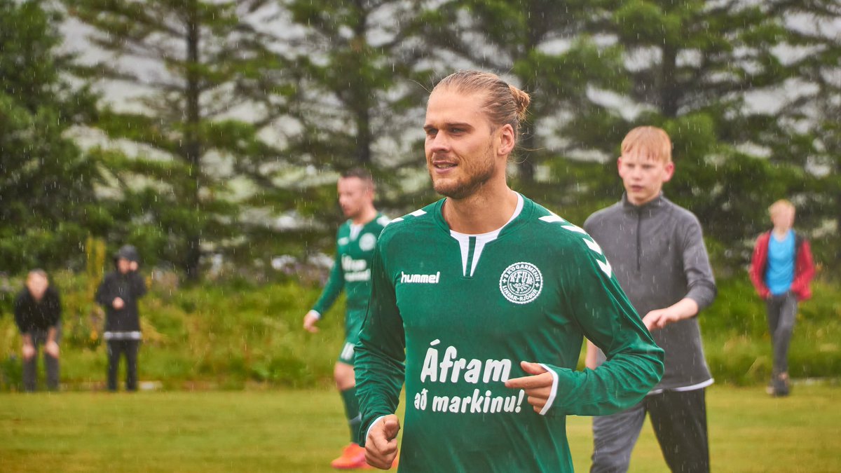 Rúrik Gíslason gerði skammtímasamning við foringjalið Vatnaskógar og spilaði í gær við strákana sem þar voru. Flott fyrirmynd fyrir strákana að fá að spila á móti Rúrik. Væntanlega líka fínasta nostalgía fyrir hann að mæta í Skóginn.