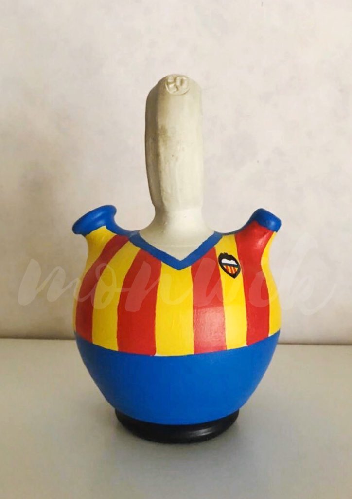 monwikstore's tweet photo. ~ https://t.co/OlOYWerrCf ~

¿Forofo/a del #Fútbol? Dinos cuál es tu equipo favorito y encarga tu #Botijo personalizado 😉☺️

¡Te estamos esperando! 

#FelizJueves
#TodoSaldráBien 🌈

#Monwik #MonwikStore #Decoración #Accesorios #HechoAMano #TejidoAMano #PintadoAMano #Único https://t.co/s623dZrGQm