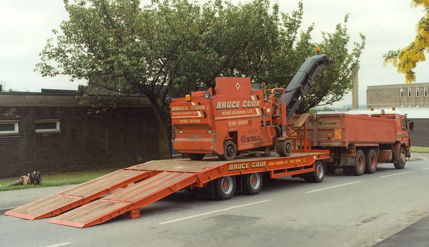 AT_Limited's tweet photo. #ThrowbackThursday to the early 1990's with a turntable drawbar trailer manufactured for Bruce Cook Road Planing. #Planing #Roads #Drawbars #Trailers #Andover #AT https://t.co/63HlfMgTyg