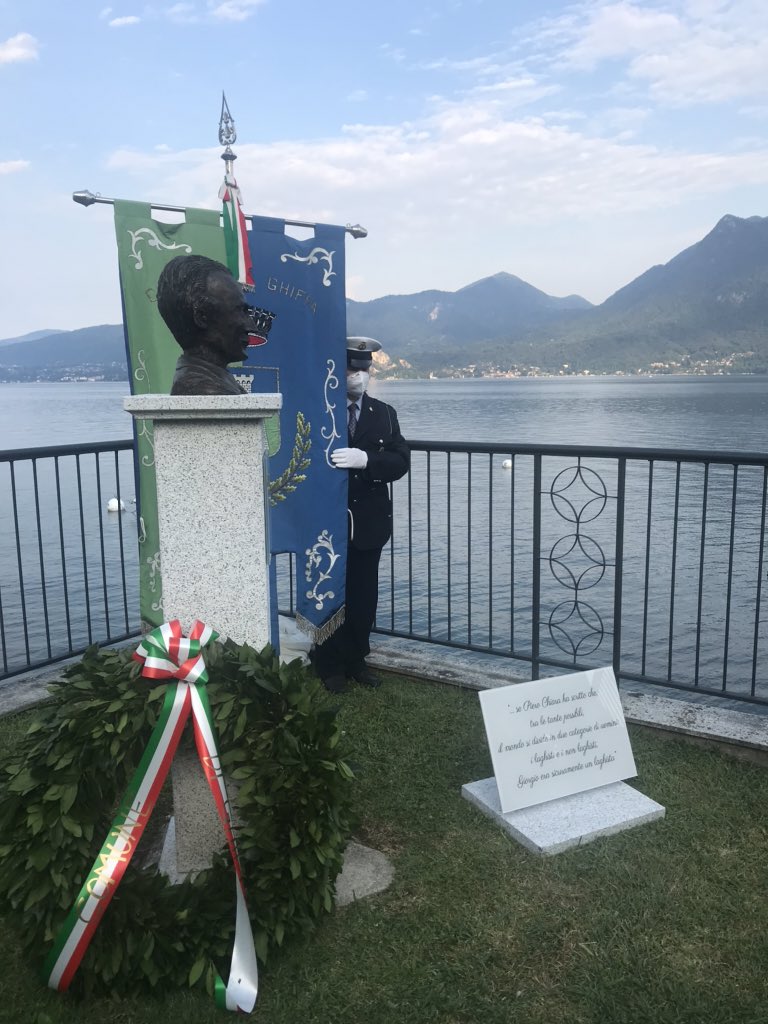 uambrosoli's tweet photo. Ieri a Ghiffa, luogo a lui assai caro sulla sponda piemontese del Lago Maggiore, è stato inaugurato un busto in ricordo di papà: per tramandare il suo esempio di vita. https://t.co/YOLJKtbNjs