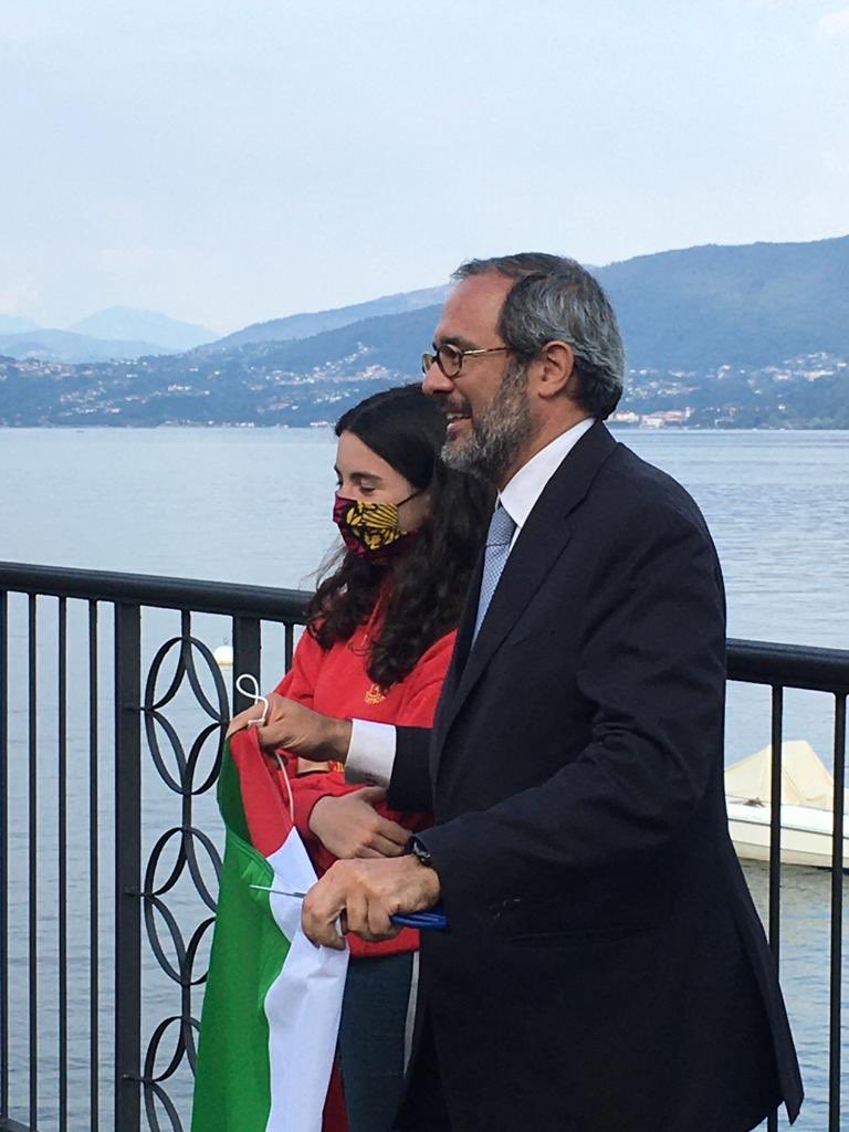 uambrosoli's tweet photo. Ieri a Ghiffa, luogo a lui assai caro sulla sponda piemontese del Lago Maggiore, è stato inaugurato un busto in ricordo di papà: per tramandare il suo esempio di vita. https://t.co/YOLJKtbNjs