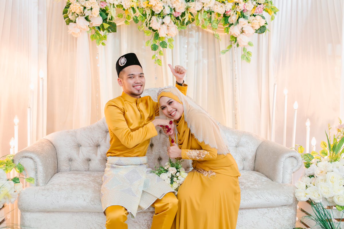 realsharaa's tweet photo. I cant express my feeling on that day 🥺🥺🥰🥰❤️❤️

Sebab tak expect member baik dah jadi suamiku. Mula2 rasa awkward, tapi sekarang dah hari ke-4 dah rasa okay hehehe. 

Yeayy dah kahwin ! 🥰🥰🥰

Assalamualaikum Suamiku yang handsome @zamzakmal ! ❤️❤️❤️ https://t.co/HPgY01wtkG