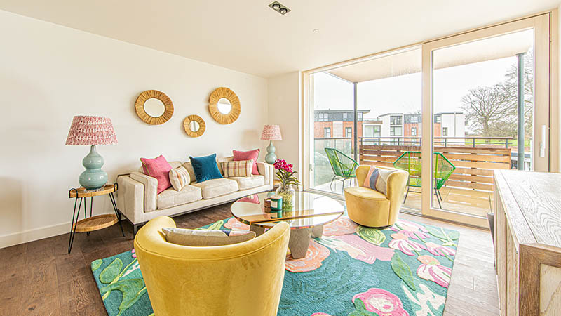 What_House's tweet photo. #RetirementLiving ~ Contemporary Design In #Wiltshire ⭐ Rangeford Villages builds #retirement living homes combining the practicalities of later living with contemporary design: https://t.co/WHUM4PvwCx
@RangefordLiving #Property #RetirementProperty #Retiring #Homes #NewHomes https://t.co/VdYHF84vD3