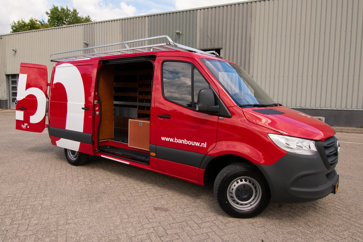 BanBouw's tweet photo. Het @BanBouw wagenpark is deze week uitgebreid met een splinternieuwe bus van Smeets Mercedes-Benz - Eindhoven. D-Sign visual solutions en @BroverNL, bedankt voor de bestickering en de inrichting. Onze nieuwe aanwinst is klaar voor vertrek! https://t.co/pufV0bKAj5