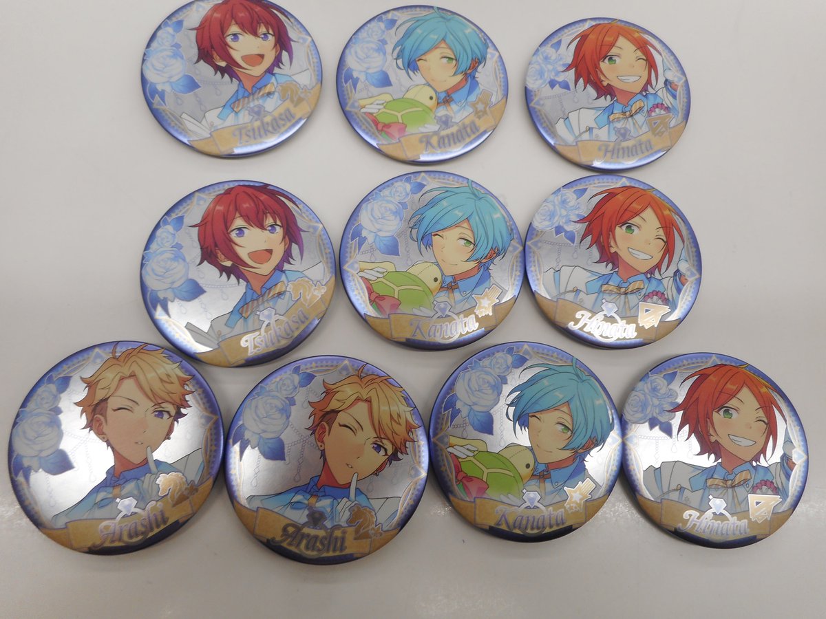 名古屋フロンティア館2階 ライブグッズ A Twitter あんスタより中国限定缶バッジ 両面アクリルキーホルダーが入荷 画像にないキャラのグッズもショーケース内にて販売中です W まだまだお持ち込みもお待ちしております Kbooks あんスタ あんさんぶる