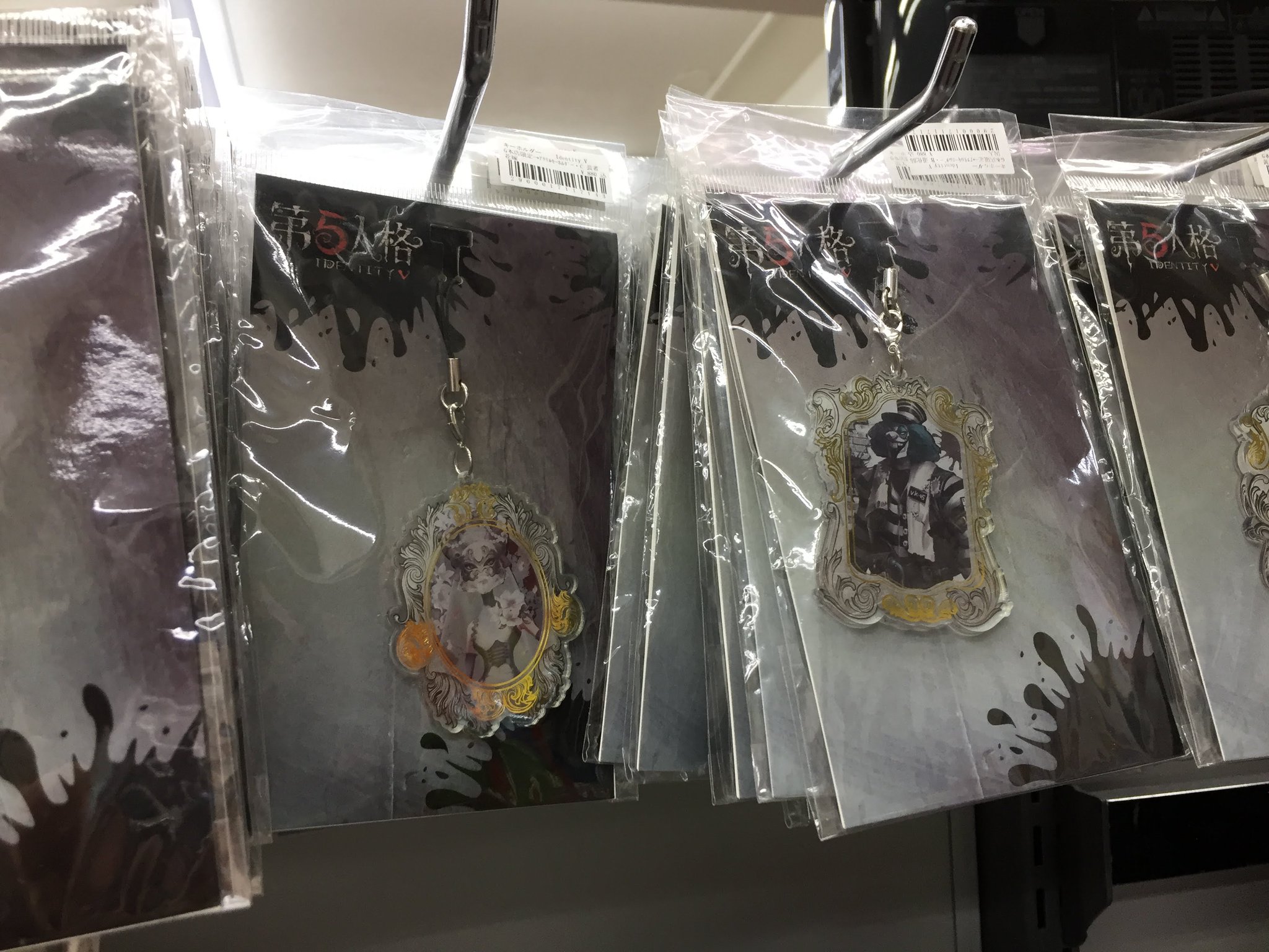 Akihabaraゲーマーズ本店 Identity V 第五人格 グッズコーナー Akihabaraゲーマーズ本店7fにて7 16より展開スタートゲマ ぬいぐるみ キーホルダー アクリルスタンド トレーディング ラバーストラップキーホルダーなど販売中