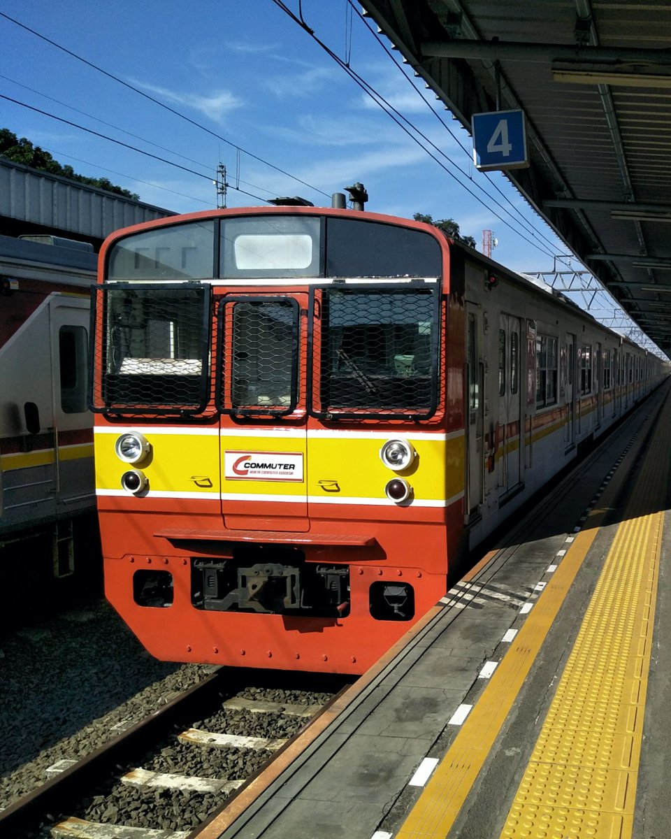 Langit cerah di Tangerang 😍

JR 203/202-2 #railfans #commuterline #jr203 #japanrailways #krl @jalur5_